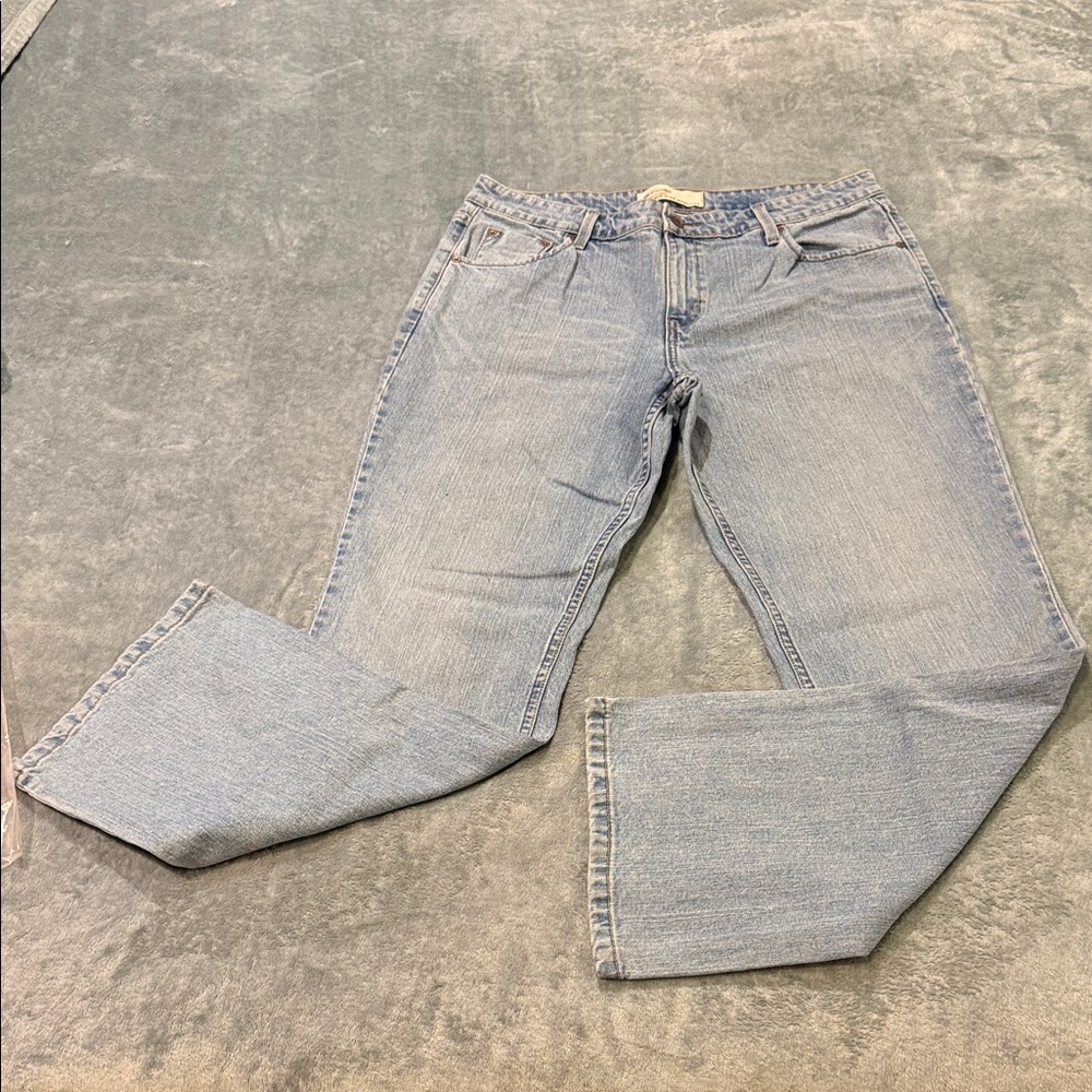 Levi Light Wash Classic Straight Jeans, size 14
